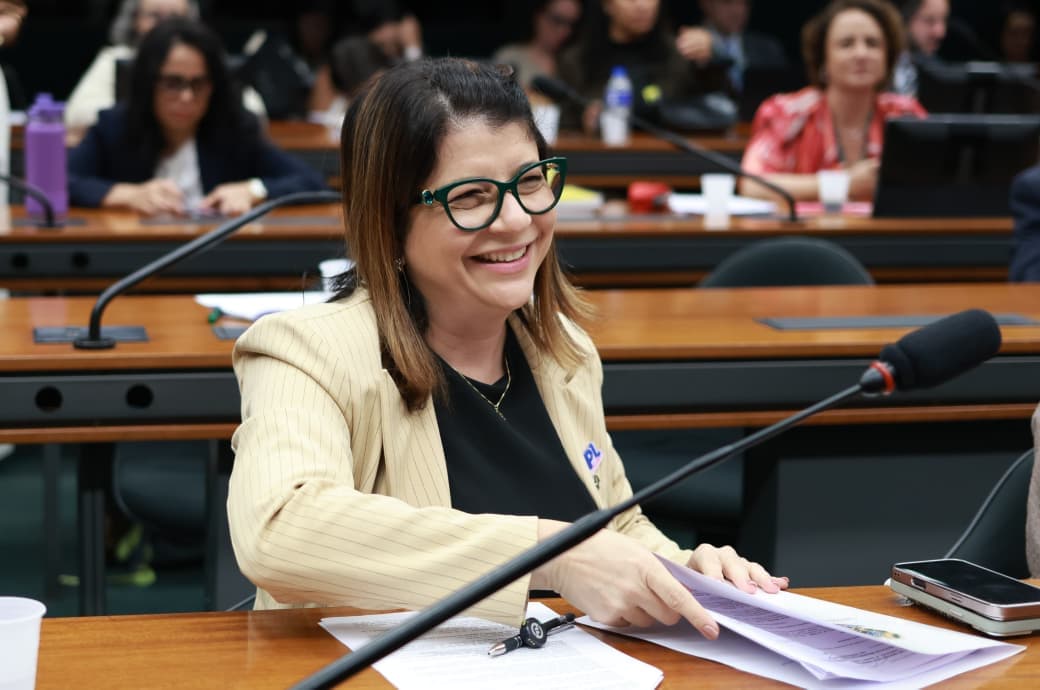 Carla Dickson garante aprovação de projeto que amplia acesso à caneta emagrecedora através do SUS