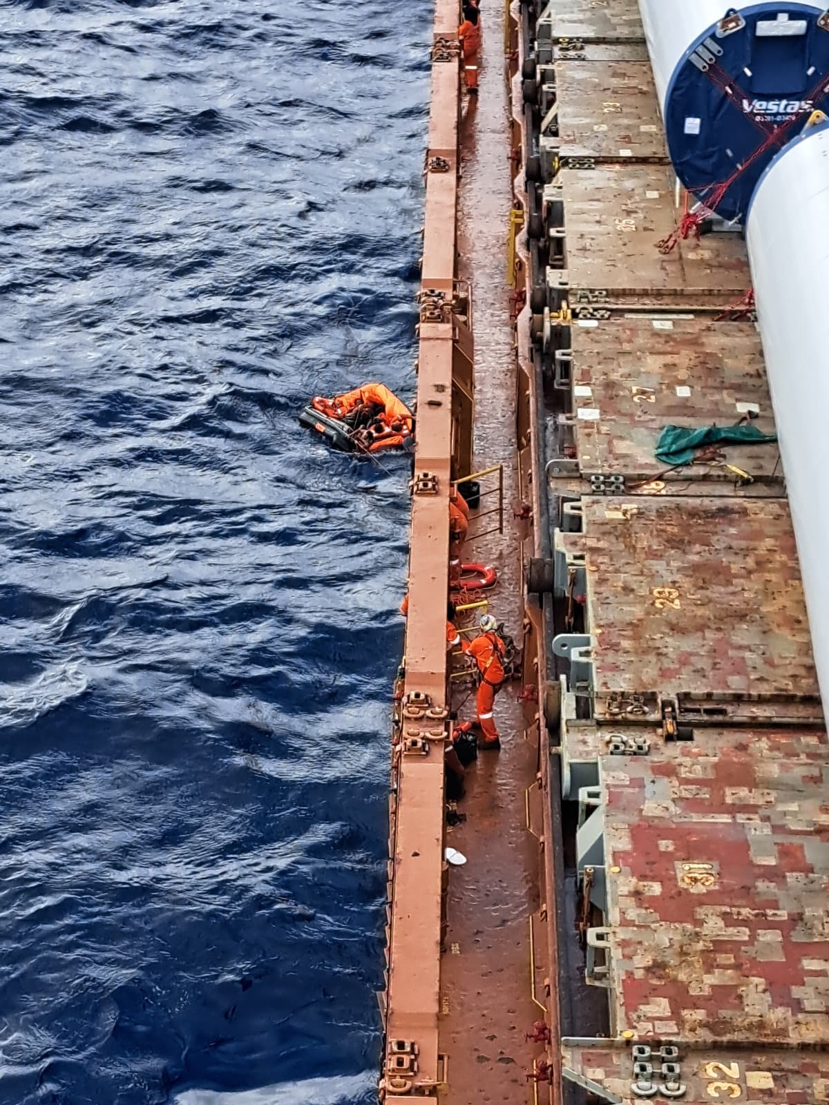 Embarcação que seguia para Fernando de Noronha naufraga; seis tripulantes foram resgatados no litoral do RN