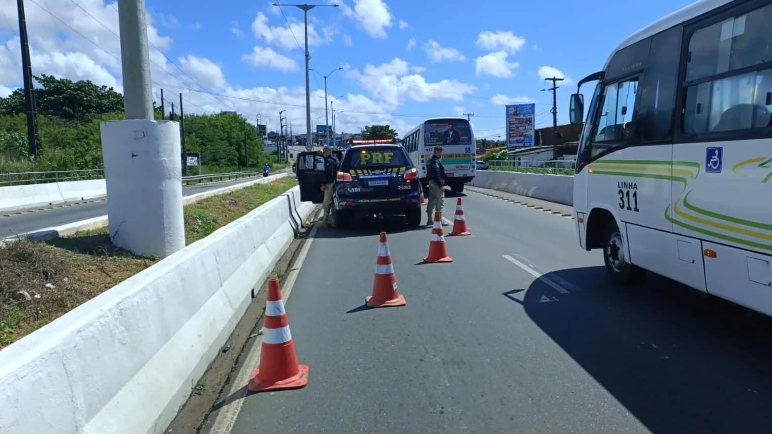 Faixa da Ponte de Igapó é interditada pela PRF para instalação de câmeras