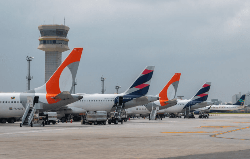 Brasil perde mais de 6,2 mil voos em dois meses após disparada do querosene de aviação, segundo dados da Anac