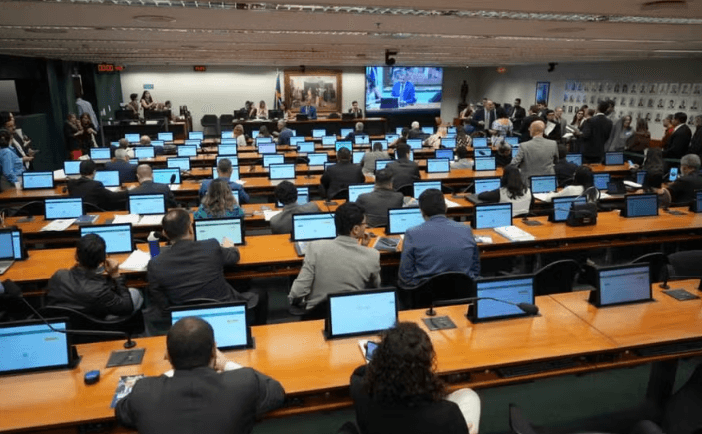Comissão da Câmara dos Deputados aprova redução da maioridade penal de 18 para 16 anos