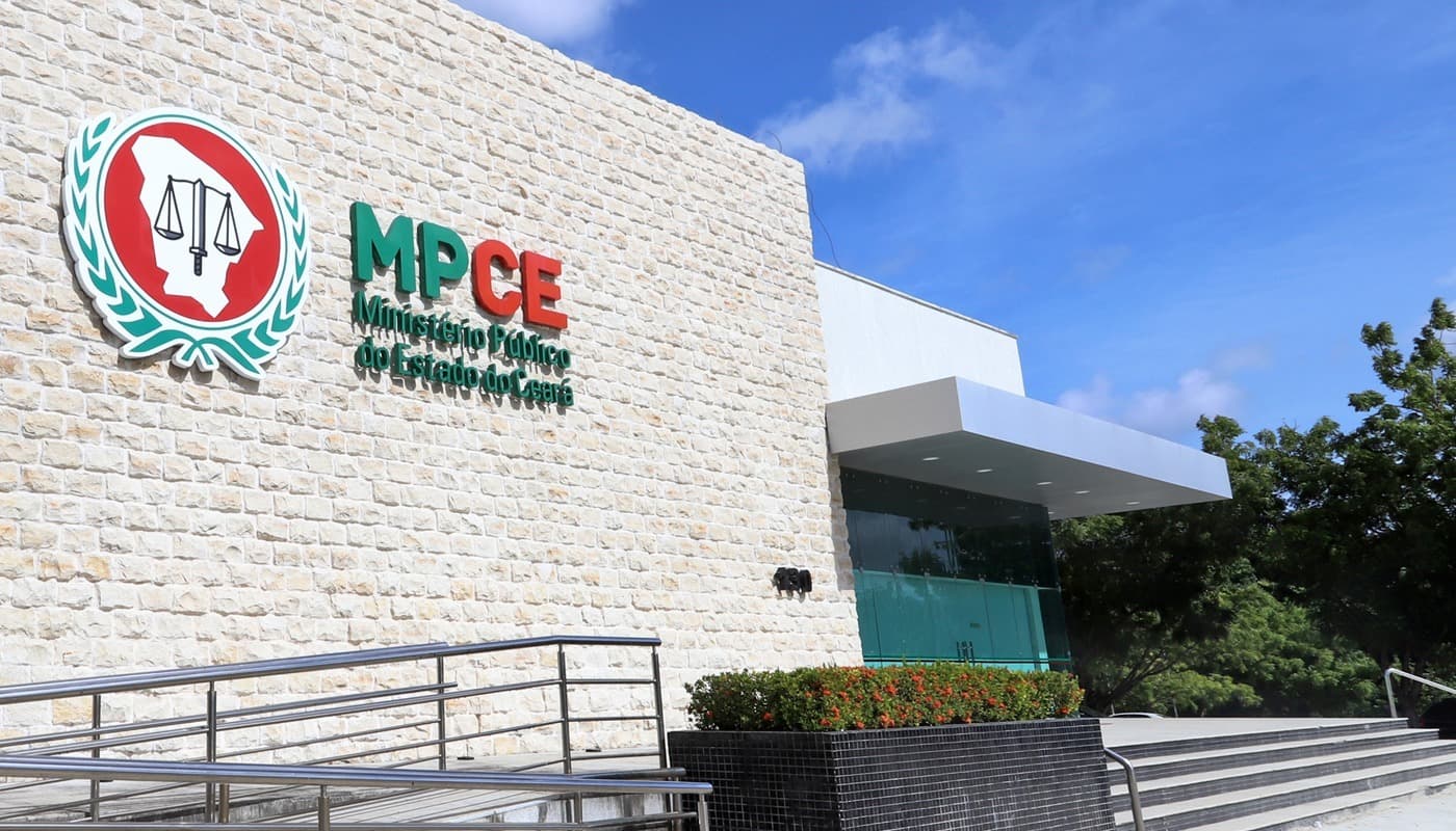 MP do Ceará ameaça colégio católico por ensinar religião a todos os alunos