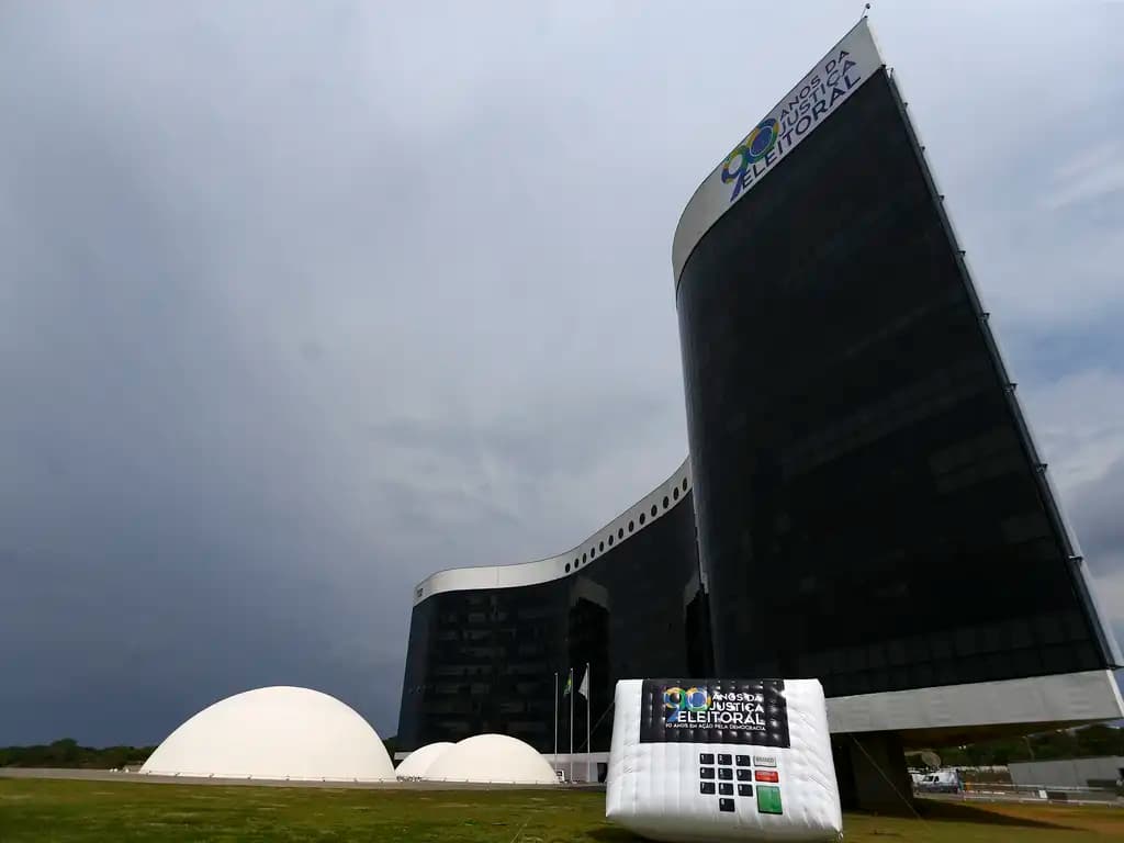 Disputa entre PT e PL já soma quase 120 ações no TSE antes da campanha