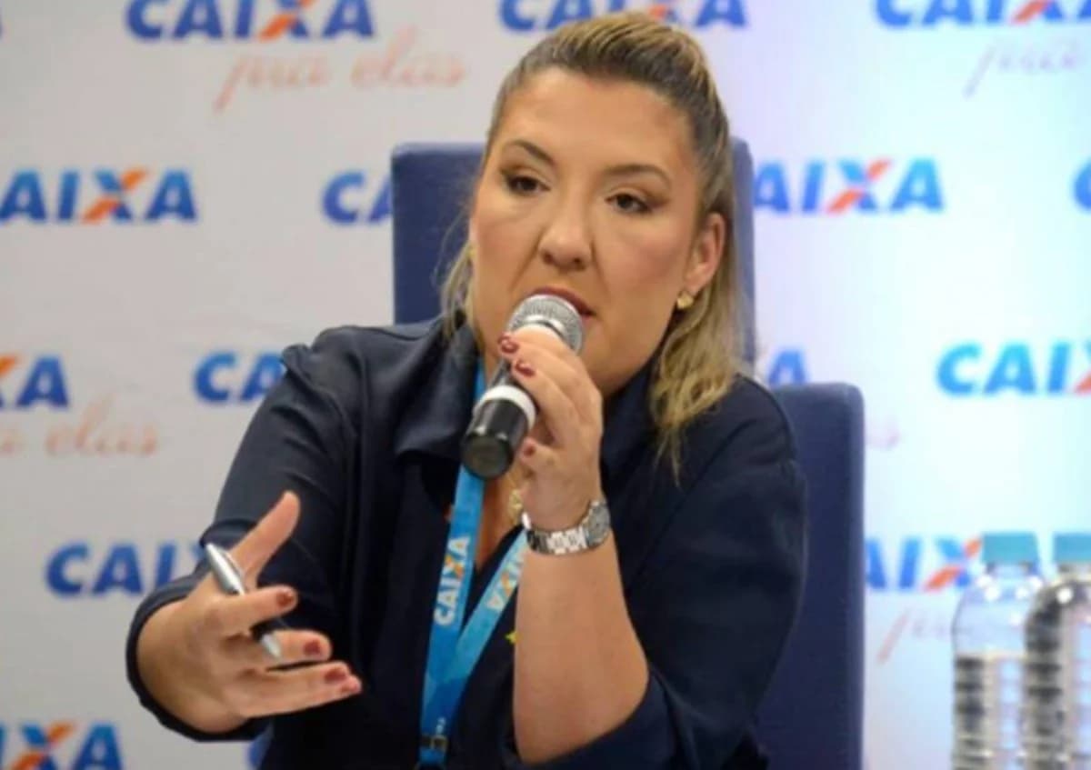 Flávio Bolsonaro chama ex-presidente da Caixa para equipe econômica