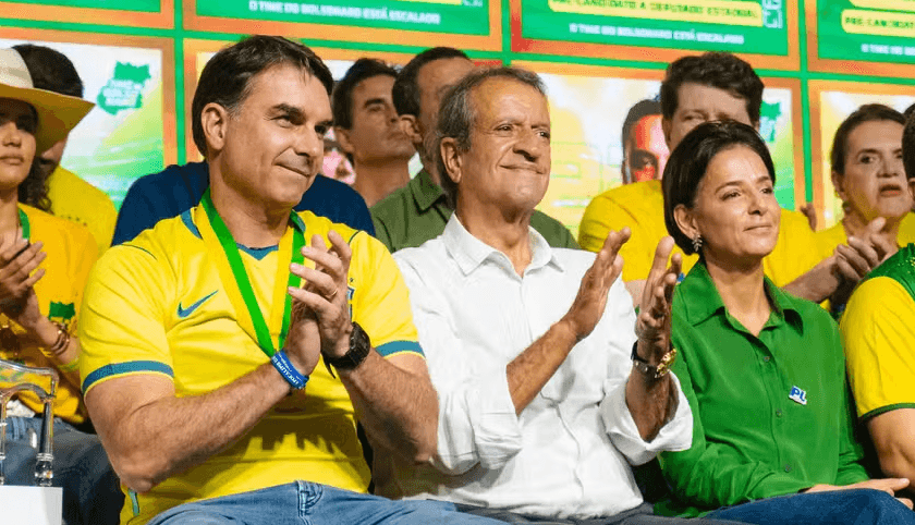 Flávio Bolsonaro pede ‘diferenças de lado' e ‘união sem exceção' para ‘libertar o Brasil das mãos do PT'