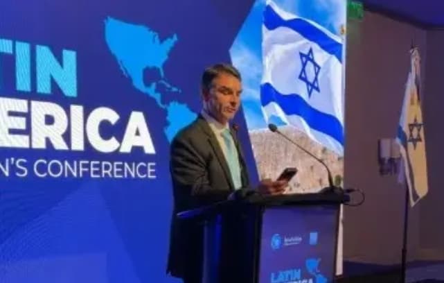 Flávio Bolsonaro chama Lula de "antissemita" e promete mudar embaixada do Brasil para Jerusalém