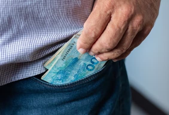 O BOLSO SOFRE: Arrecadação com IPVA dispara e ultrapassa R$ 90 bilhões em 2025