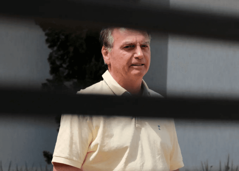 Ministros do STF defendem prorrogar prisão domiciliar humanitária de Bolsonaro