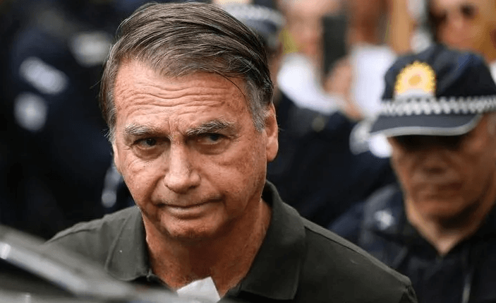 Bolsonaro entra em semana decisiva sobre manutenção de domiciliar; prazo de 90 dias vence na quarta-feira (24)