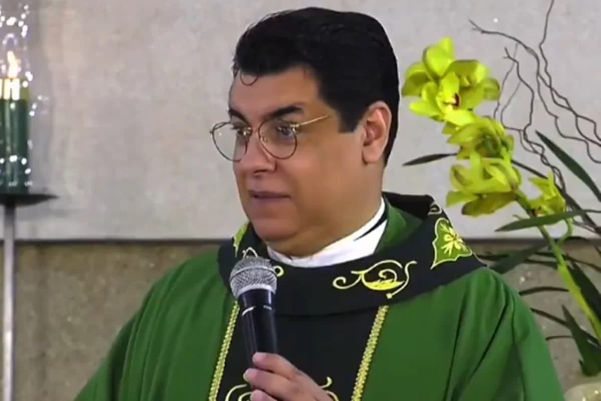 Padre revela que fez noiva desistir de casar: "Abri o olho da iludida"