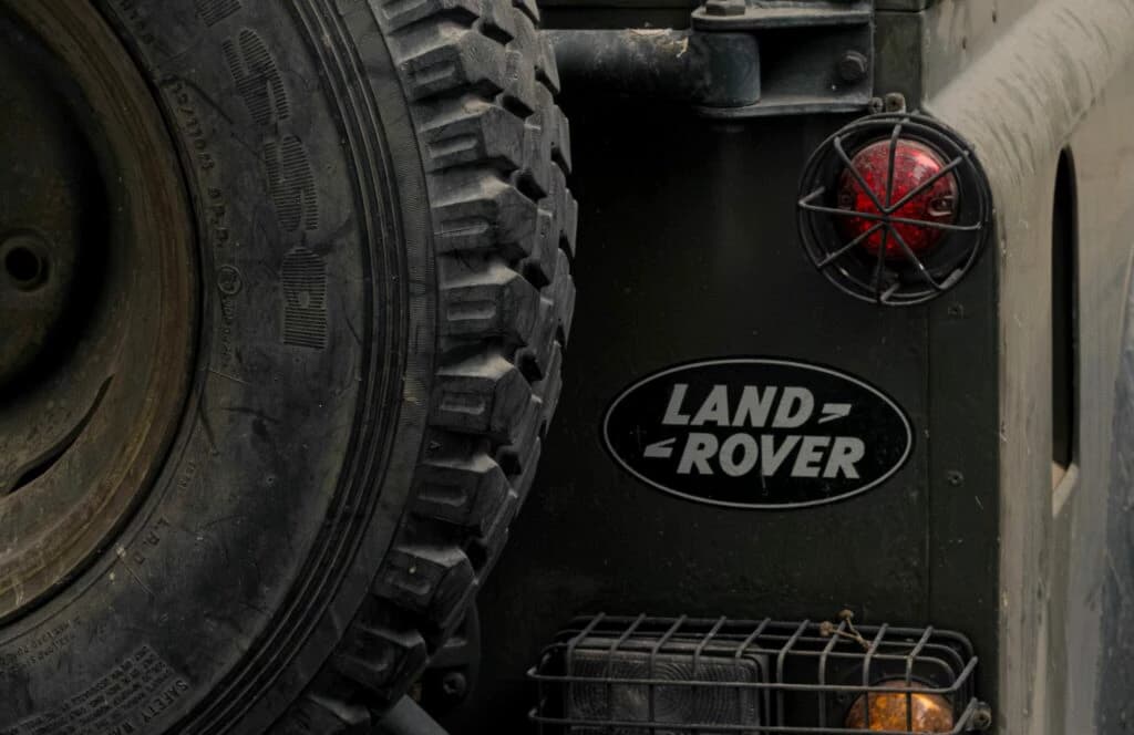 Após queda nas vendas, Land Rover deve encerrar produção no Brasil e ceder fábrica a chineses