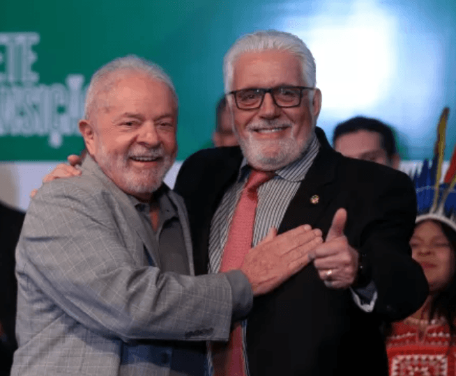 Ministro do PT diz que Lula deveria tirar Jaques Wagner da liderança do governo
