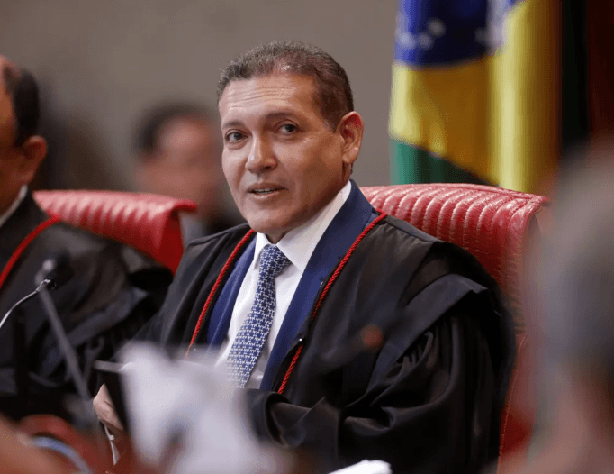 Partidos políticos assinam acordo com TSE por uso responsável de IA nas eleições
