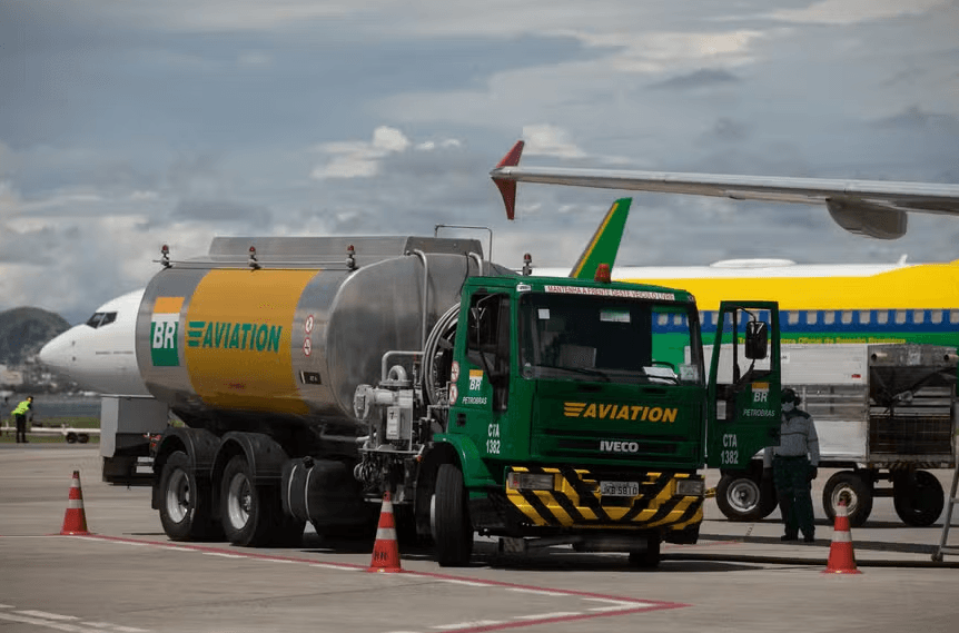 Petrobras reduz em 14,2% preço do querosene de aviação em junho