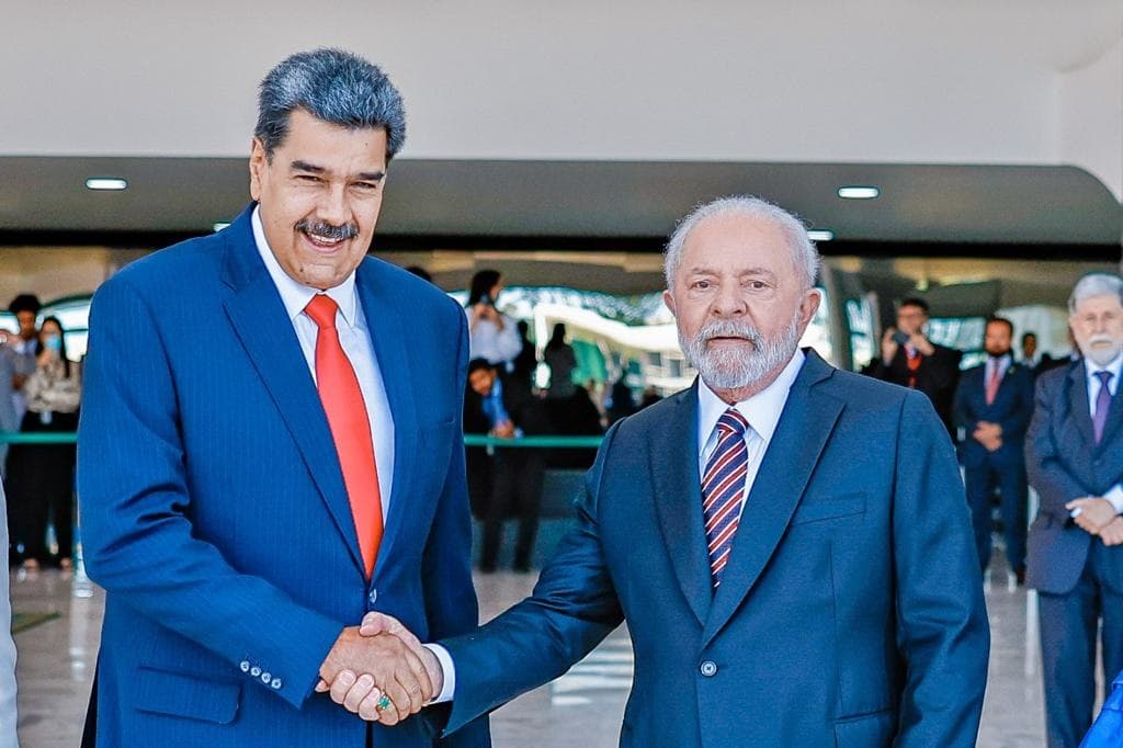 Flávio aciona STF para PF apurar reunião de Lula após prisão de Maduro