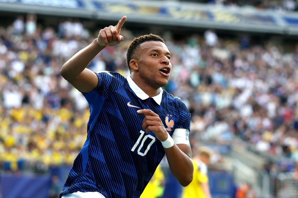 França domina Suécia com show de Mbappé e vai às oitavas da Copa do Mundo