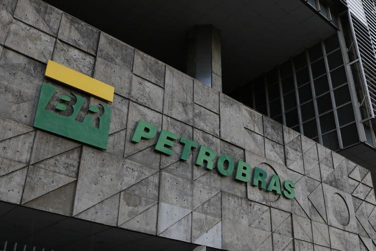 PETROLÃO NA MIRA: Justiça condena seis por corrupção e lavagem em contratos da Petrobras