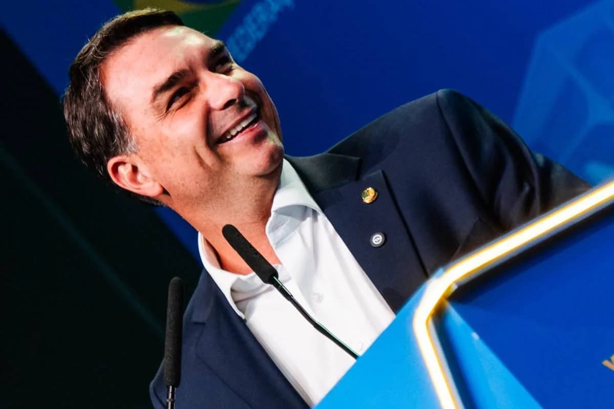Pesquisas internas animam aliados de Flávio Bolsonaro no PL