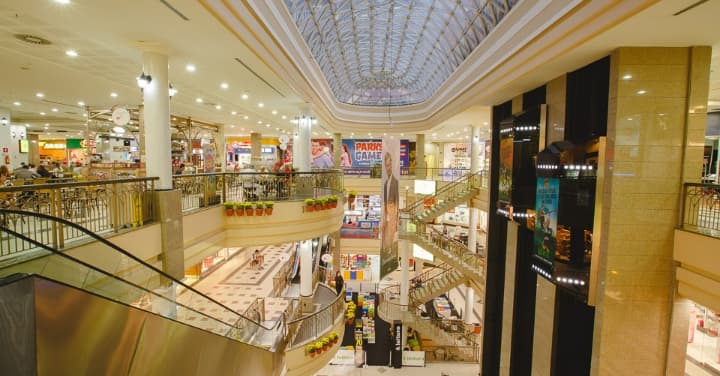 DEMISSÕES À VISTA? Fim da escala 6×1 será “avassalador” para shoppings, diz Abrasce