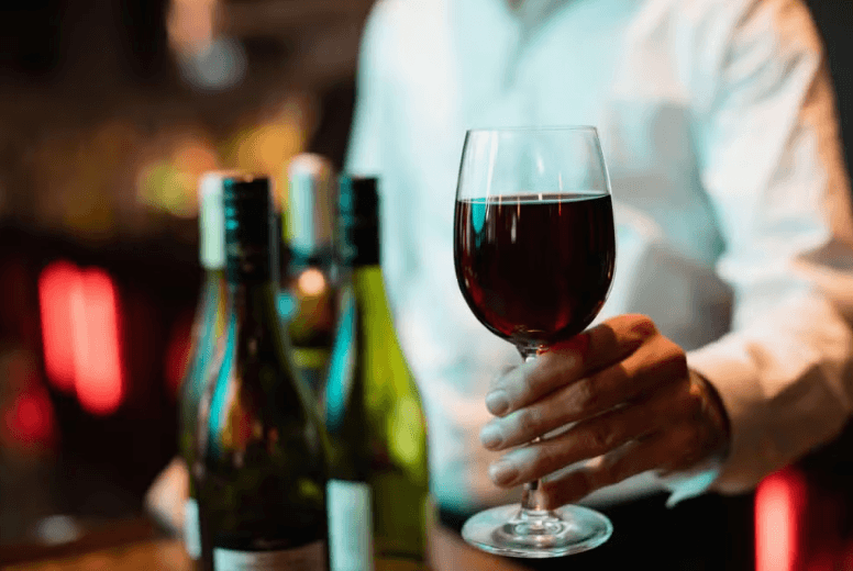 Na contramão do mundo, Brasil aumentou o consumo de vinho em 2025 e bateu recorde