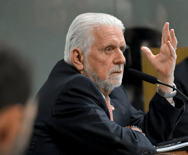 URGENTE: Jaques Wagner deixa liderança do governo após ser alvo da PF por ligação com Master
