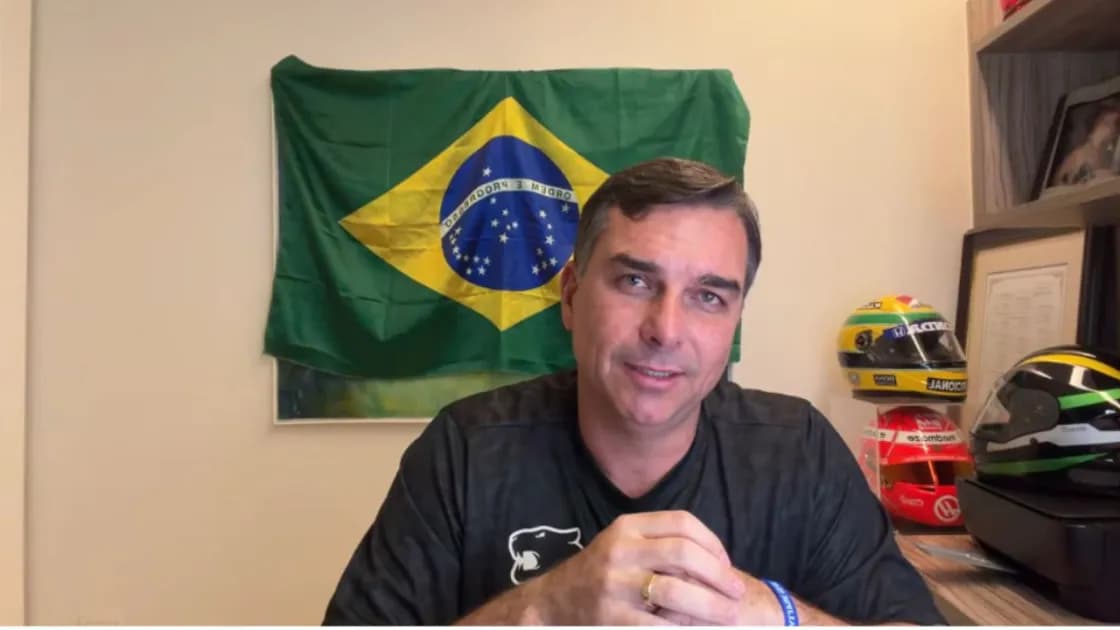 Flávio Bolsonaro diz que está montando “grande time” para campanha