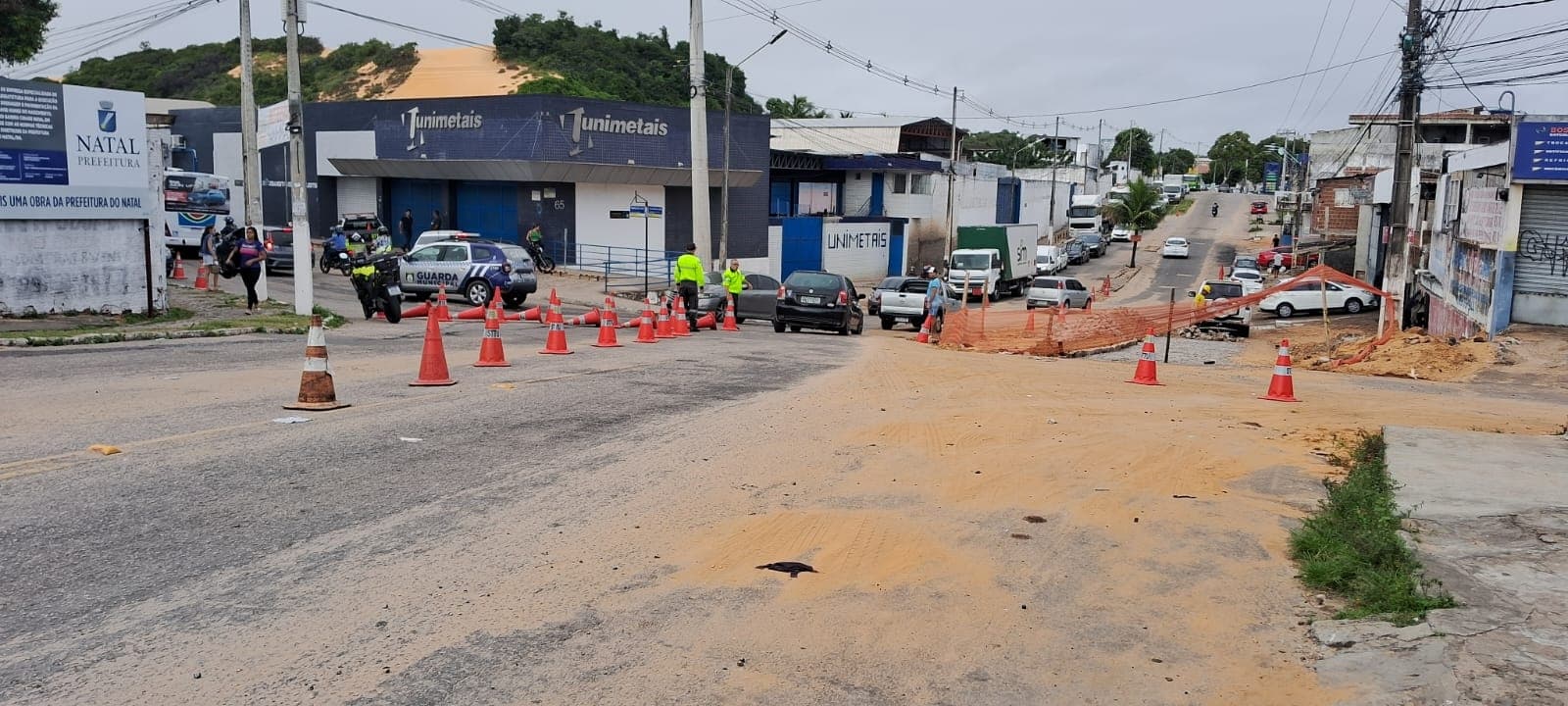 Obras de drenagem alteram trânsito e itinerário de ônibus na zona Oeste de Natal