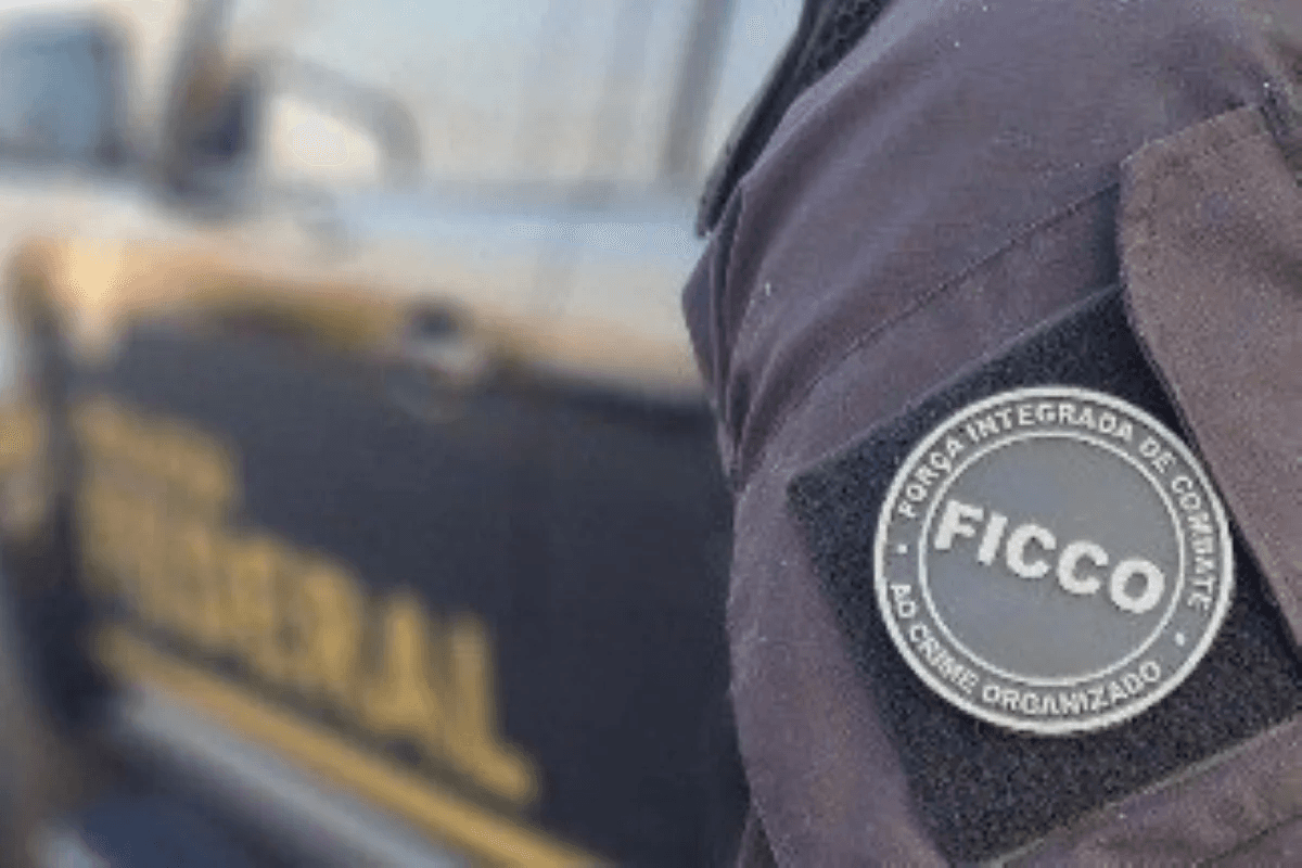 AÇÃO NACIONAL: PF cumpre mandados no RN e em 13 estados contra facções suspeitas de tráfico de drogas, armas e homicídios