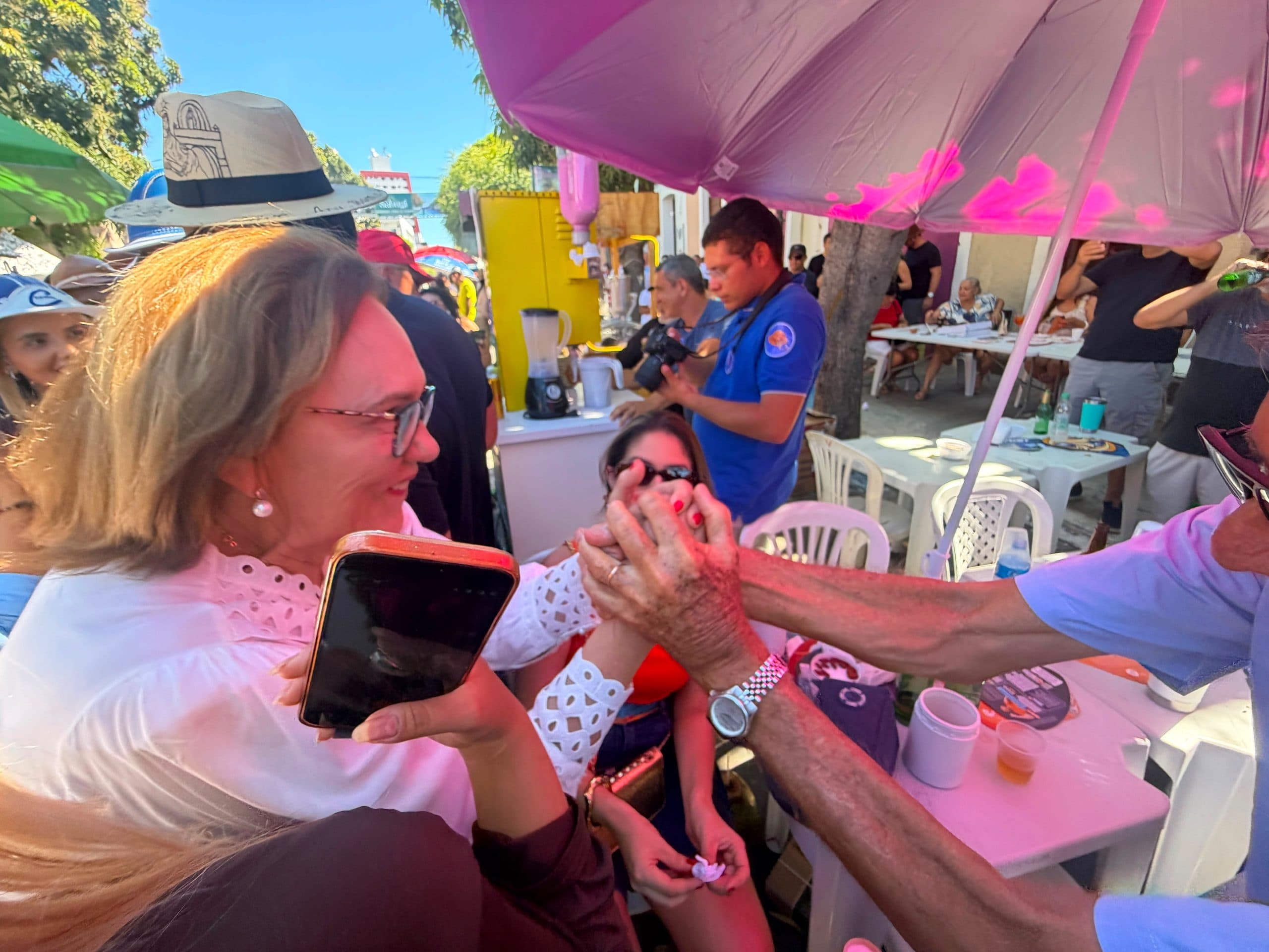 Cumprindo tradição de todos os anos, Zenaide prestigia Feirinha de Sant’Ana em Caicó