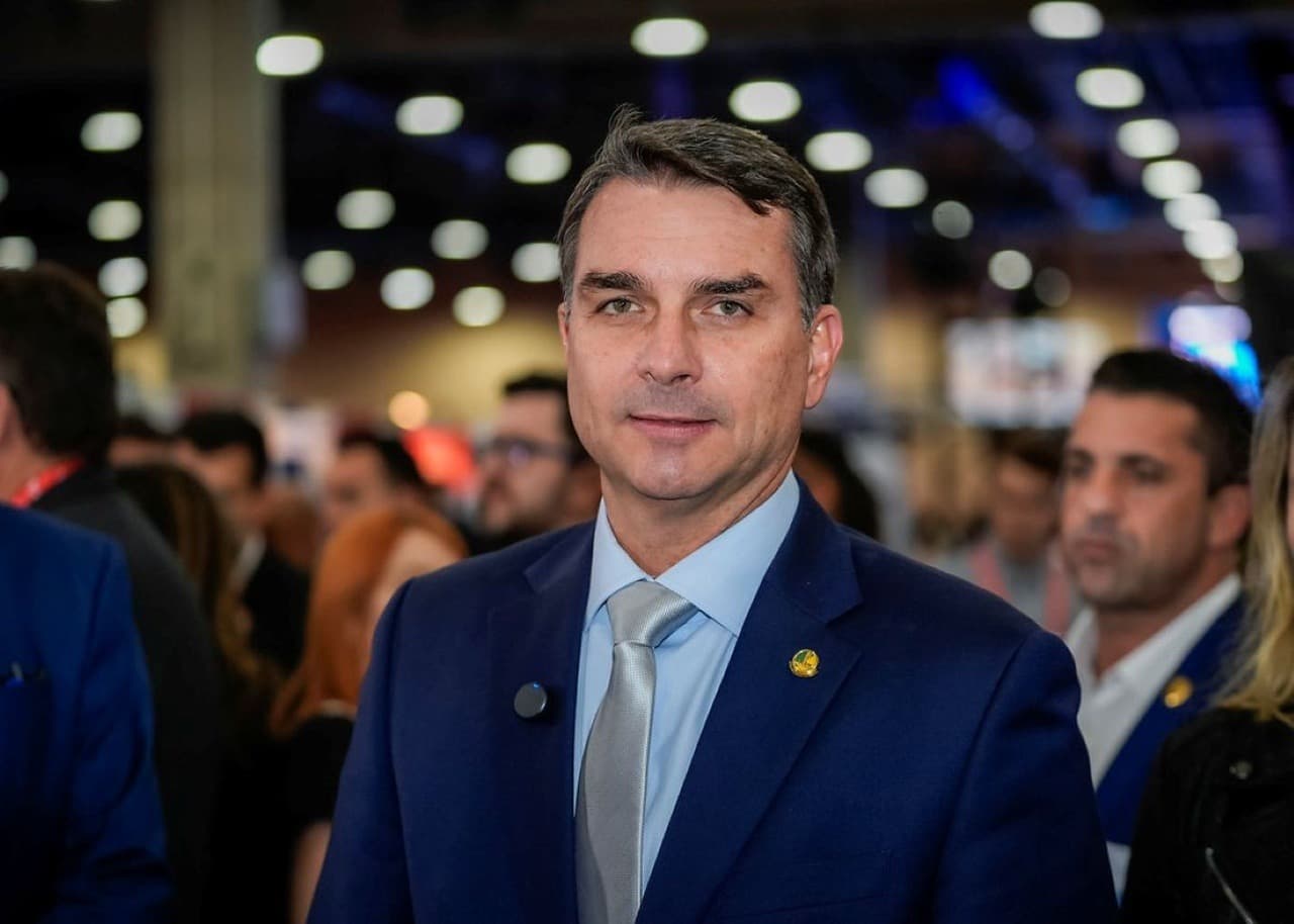 Flávio diz que proteger mulheres será prioridade e bandeira da direita