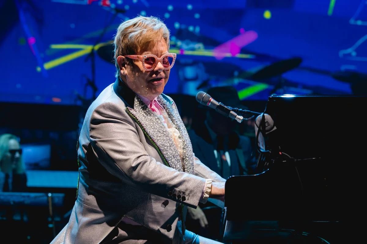 Elton John perde a paciência com pedidos de dinheiro do príncipe Harry: ‘Não sou caixa eletrônico'