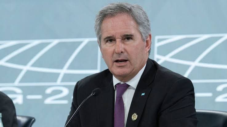 Chanceler argentino reitera apoio a Flávio e nega romper relação com Brasil