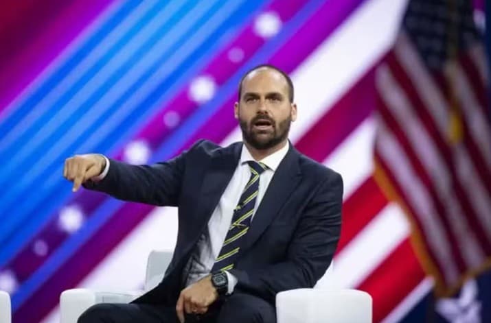 PF pede demissão de Eduardo Bolsonaro da corporação por abandono de cargo