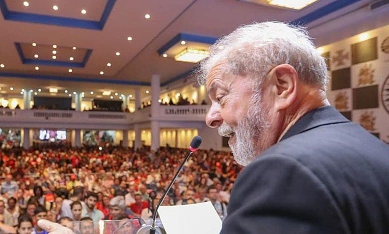 PT evitará falar sobre legalização do aborto e linguagem neutra para aproximar Lula do eleitorado evangélico