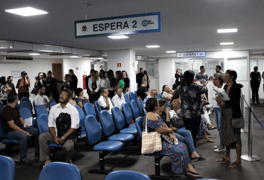 PESQUISA DATAFOLHA: 65% dos brasileiros dizem que depender menos do governo melhora a vida