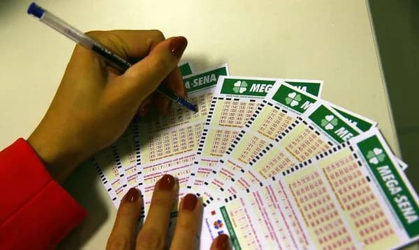 Homem termina namoro após ganhar R$ 2,5 milhões na Mega-Sena e Justiça manda dividir prêmio com ex