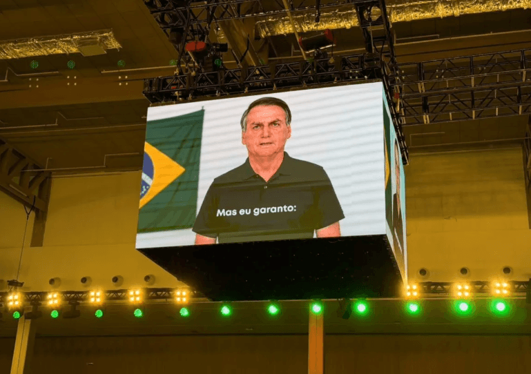 Campanha de Flávio descarta punição por IA de Jair Bolsonaro em convenção
