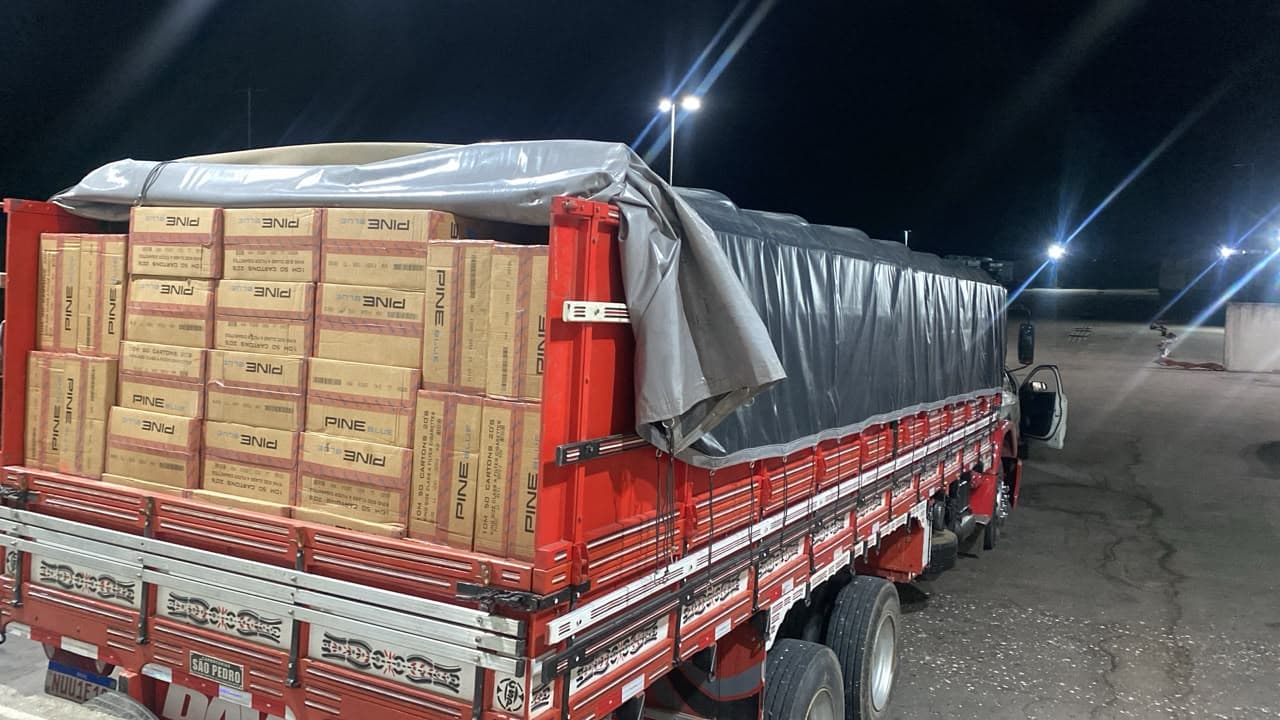 Carga de cigarros contrabandeados é apreendida após perseguição e troca de tiros no interior do RN