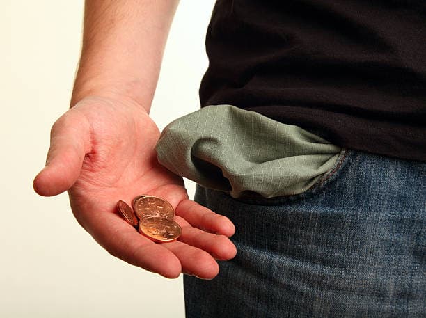 ALERTA FINANCEIRO: quase metade dos brasileiros dizem que não têm R$ 500 para uma emergência