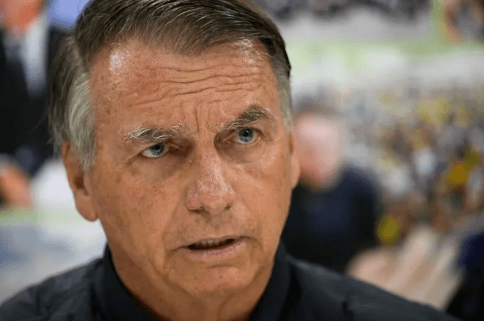Defesa diz ao STF que Jair Bolsonaro "jamais soube" que Flávio divulgaria carta nas redes sociais