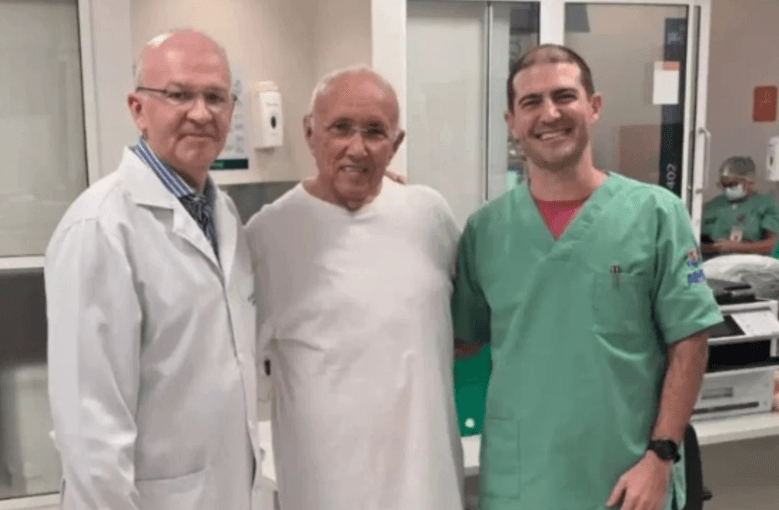 Monsenhor Lucas recebe alta hospitalar após melhora no quadro de saúde