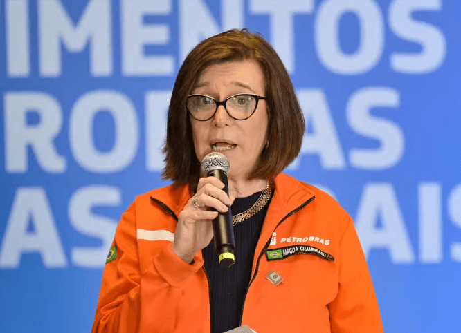 Presidente da Petrobras diz que é cedo para falar em redução no preço da gasolina