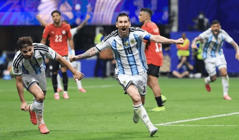 Argentina vira no fim contra o Egito após estar perdendo por 2 a 0 e segue viva na Copa do Mundo