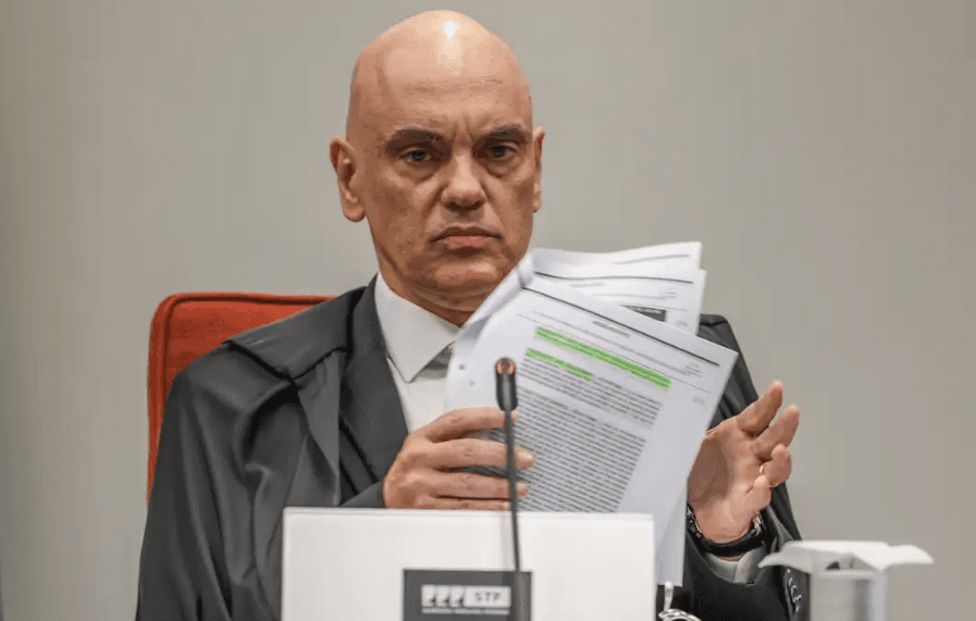 DIVERGÊNCIA: Ministros do TSE avaliam que cobrança de Moraes a Jair Bolsonaro em caso sobre vídeo de IA na convenção do PL representa interferência na Justiça Eleitoral