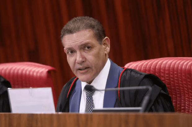 Nunes Marques determina que Meta preserve dados cadastrais de 51 perfis nas redes sociais suspeitos de impulsionamento irregular para atacar Flávio Bolsonaro