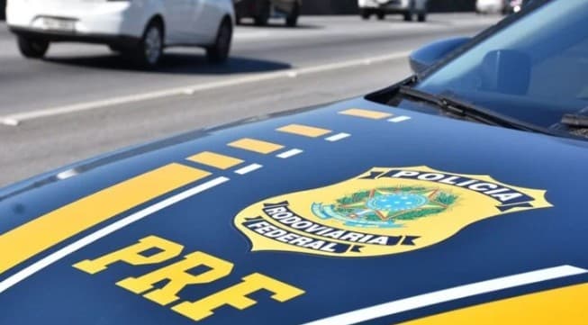Homem é condenado a pagar mais de R$ 11 mil em indenizações por provocar acidente de trânsito em Natal, fugir do local e enviar irmão gêmeo para enganar PRF