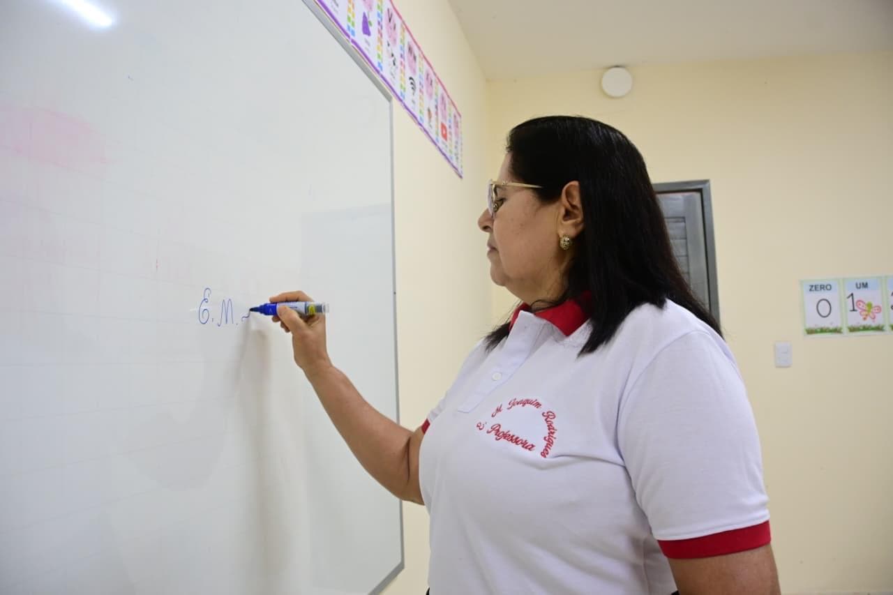 Prefeitura de Assú implanta progressão funcional para cerca de 200 servidores da Educação na folha de julho