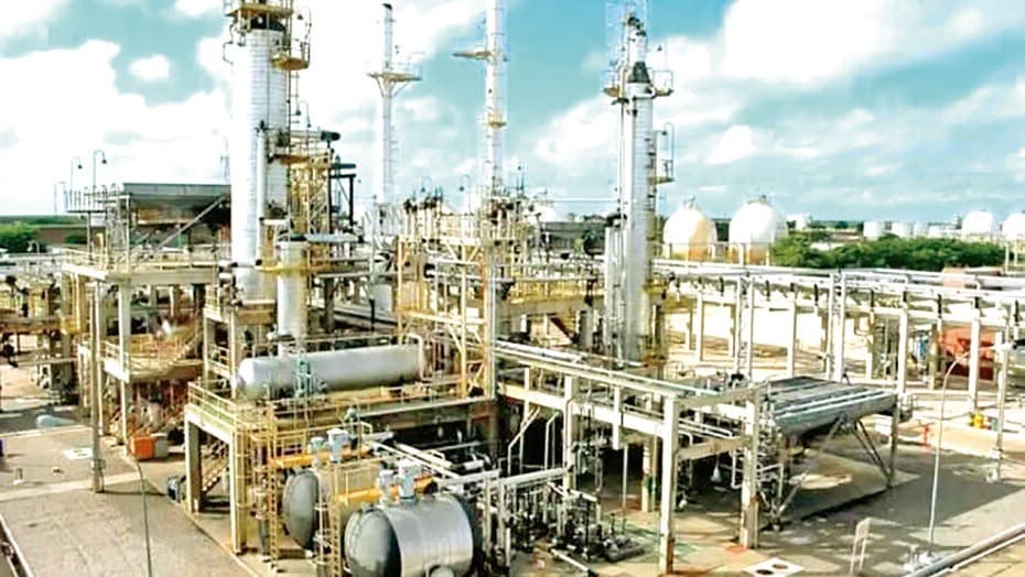 Pela segunda semana seguida, Refinaria Clara Camarão eleva preço da gasolina e diesel