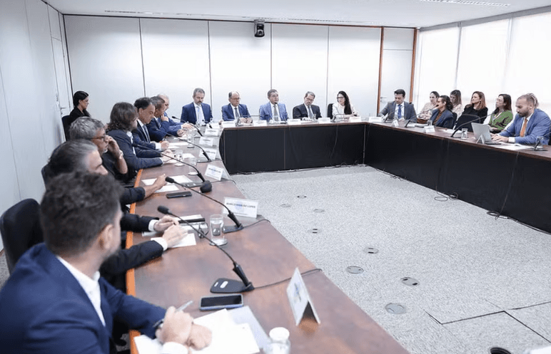 Institutos de pesquisa dizem que ‘selo de acerto' proposto por Nunes Marques ‘confunde ciência com bola de cristal'