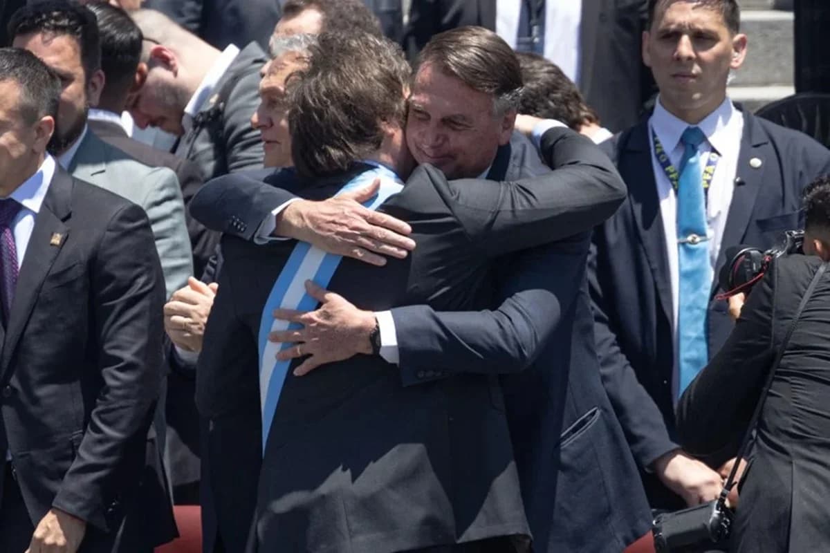 Milei diz que pretende visitar Bolsonaro durante viagem ao Brasil